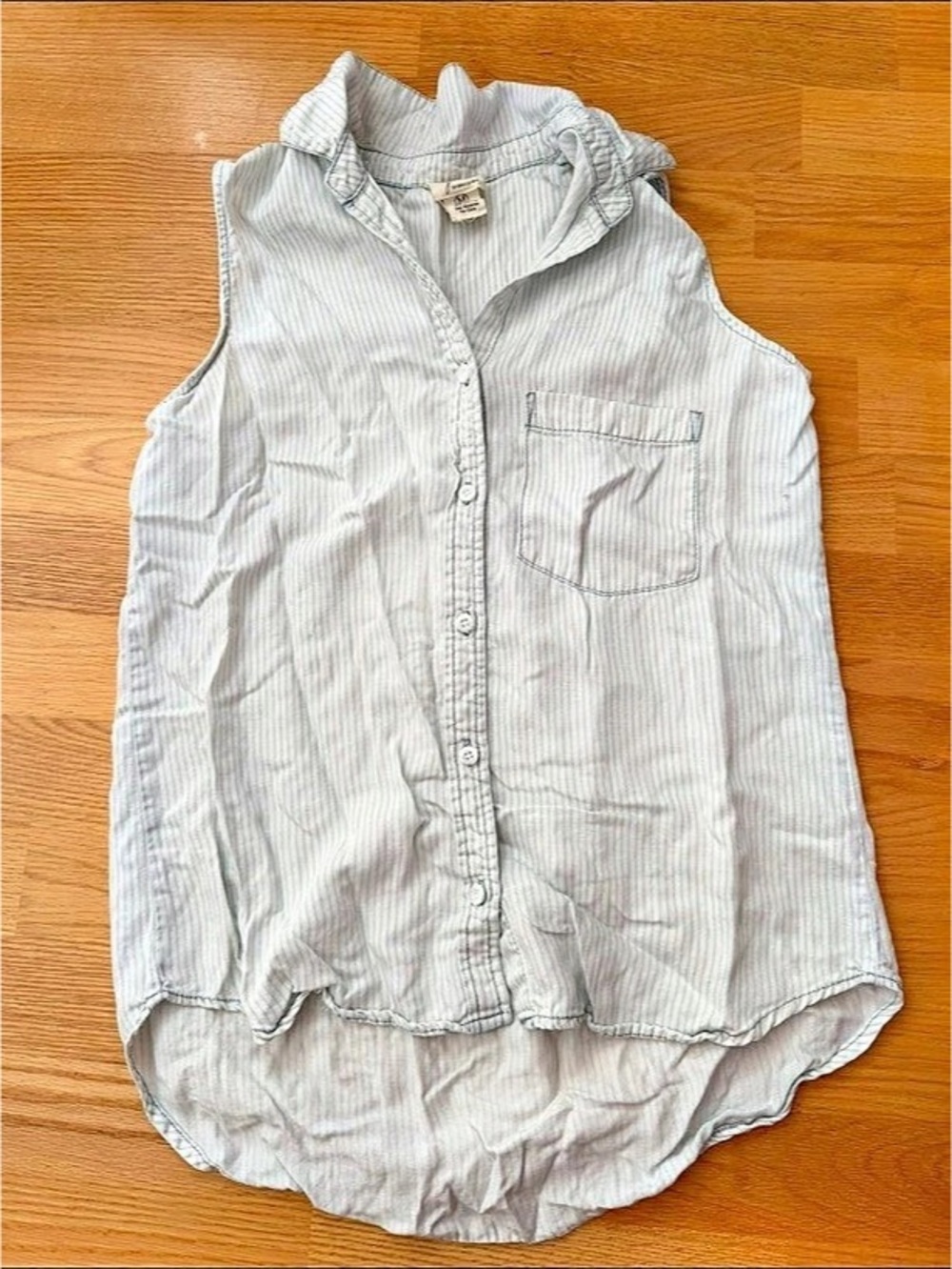 Striped Sleeveless Button Down in White & Blue Size